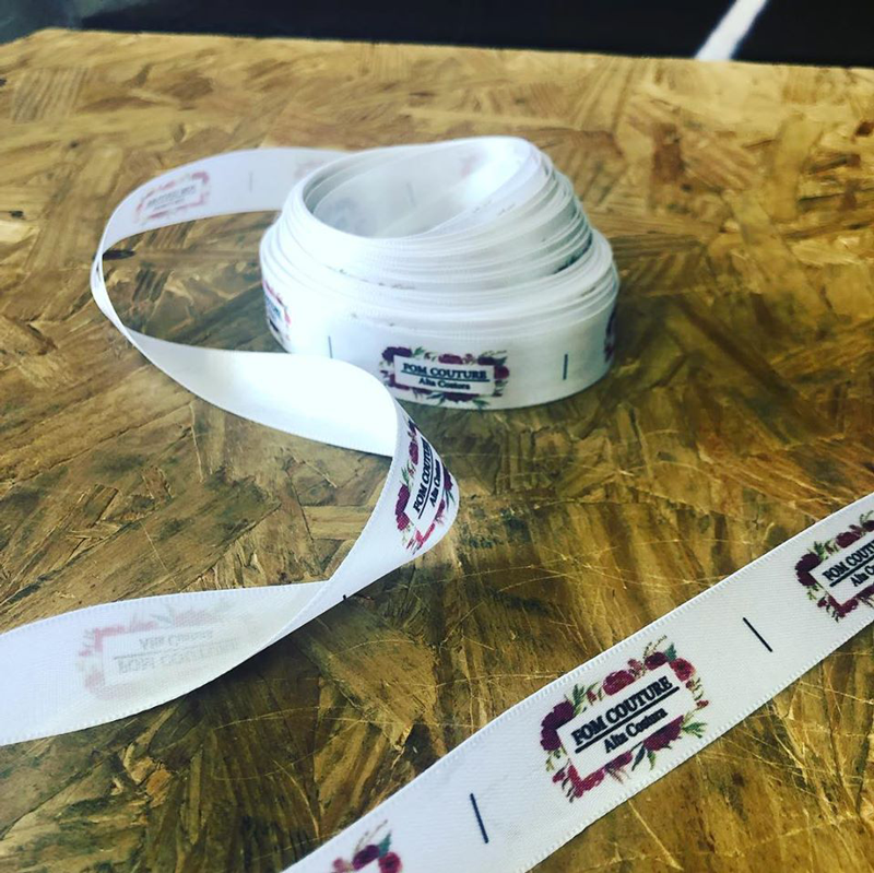 PAQUETE 40  PIEZAS PARCHE ETIQUETA SUBLIMADA PARA ROPA 2CM DE ALTO POR PROPORCION