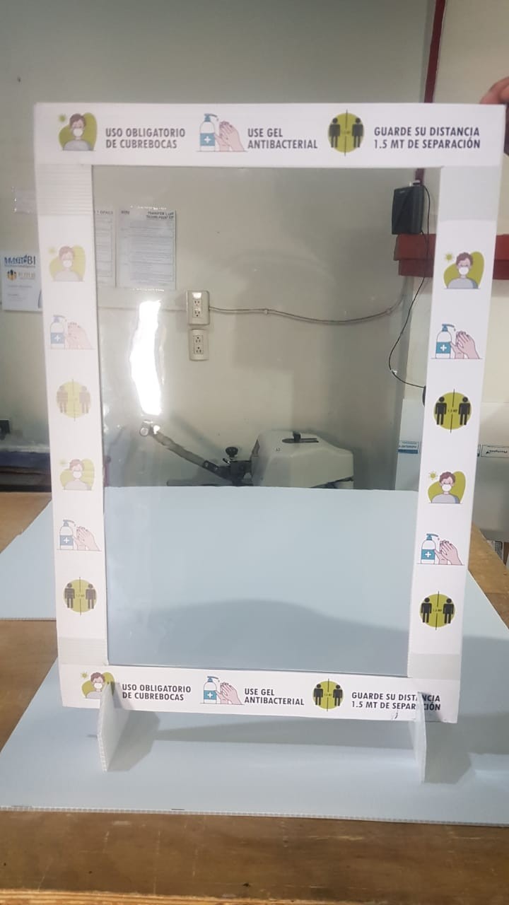 Display con pelicula PVC con coroplast  de 41cmx60cm  transparente para su sana distancia diseño standard