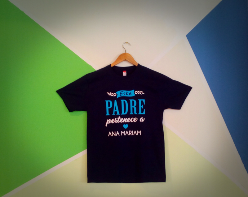 Playera Yo festejo el Día De mi Padre Diseño Este Padre Pertenece a Ana
