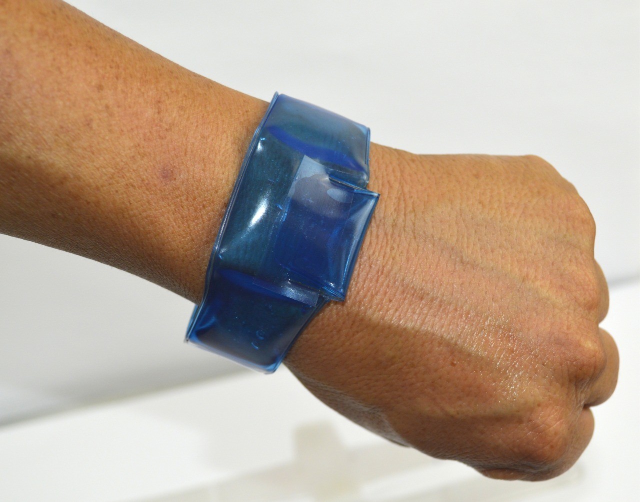 Paquete 5 Pulseras gel antibacterial original  para su sana distancia